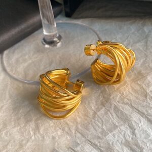 Wholesale 2023 autumn and winter new gold-plated hollow winding C- shaped circle earrings retro high-end European and American earrings