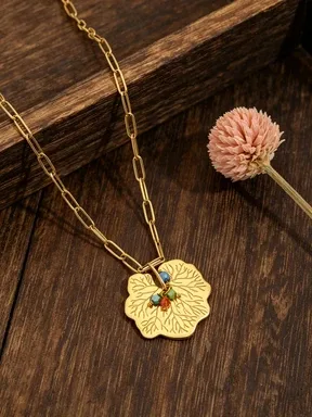 Wholesale Maple Leaf Waterproof Women's Necklace In 304 Stainless Steel With 18K Gold Plated Finish And Zircon Inlay On Box Chain