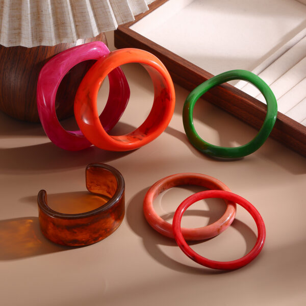 Wholesale Polished translucent oval wide resin bracelet, macaron girl retro style resin bangle