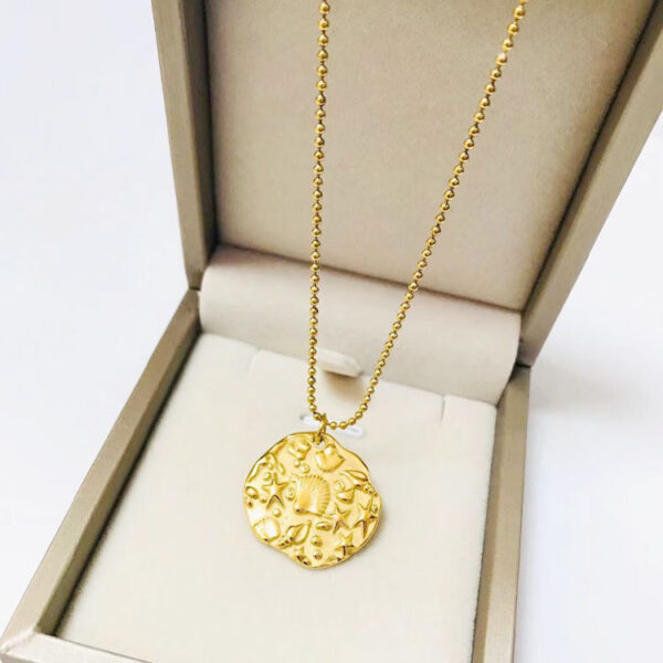 Wholesale Elegant hip hop underwater world necklace pendant 18K gold stainless steel necklace fashionable and elegant