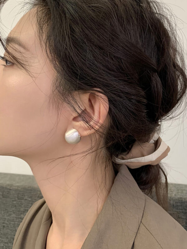 oly-cd2ce1eb131deecc5b4a7b525296dea4 Wholesale Korean Style Fashion Brushed Earrings Cool Stereo Ball Metal Silver Earrings Simple Women's High-End Ins Earrings