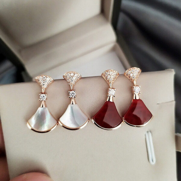 Wholesale Copper full-diamond mini skirt earrings, natural white mother-of-pearl double skirt earrings