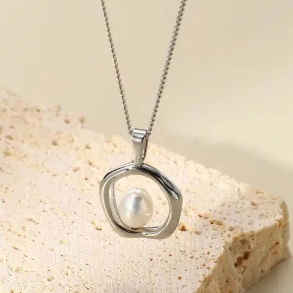 Wholesale PVD Coated Real Gold Plated Round 304 Stainless Steel Freshwater Pearl IG Style Waterproof Non Tarnish 304 Stainless Steel Pendant Necklace