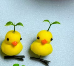 Bean sprout little yellow duck hairpin