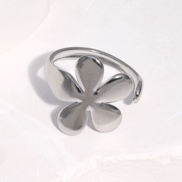oly-ceea83a180efefa35deb6f0738ba7354 Wholesale Stainless steel ring that won't fade, gold-plated flower ring, adjustable titanium steel ring.