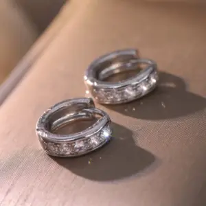 NS934-37 / Zircon