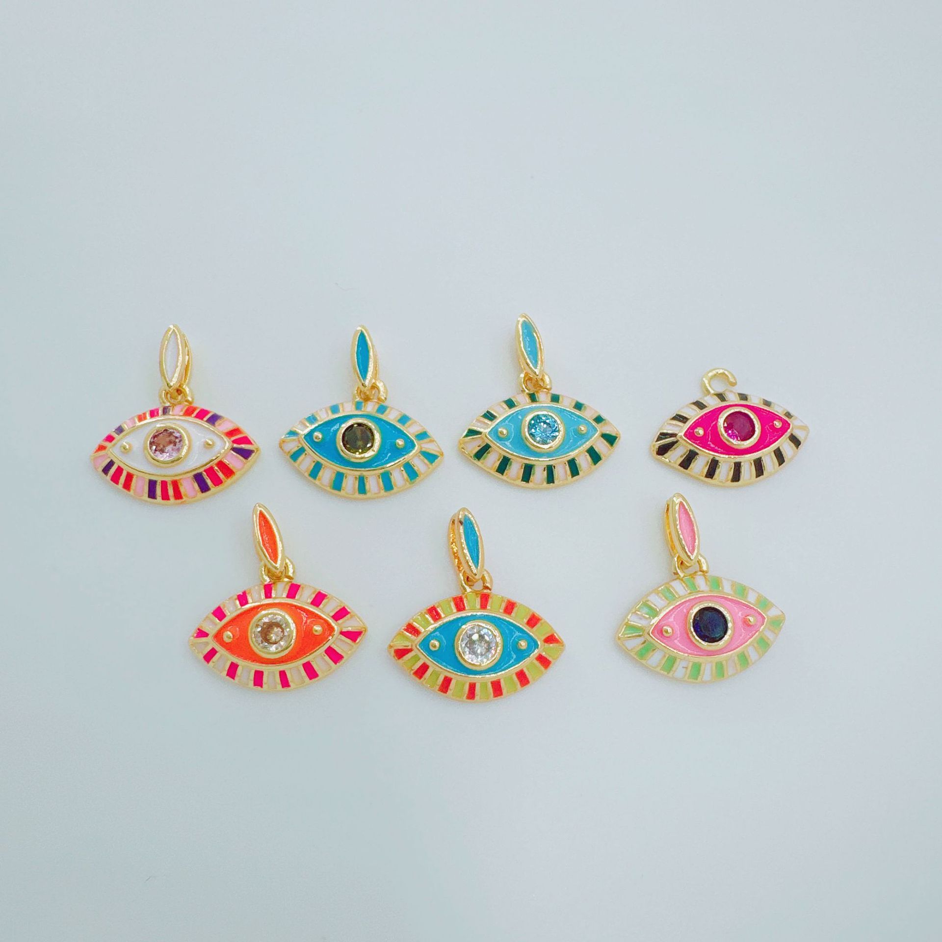 Wholesale Gold-plated copper pendant with blue eyes, evil eye design, DIY jewelry, bracelet, necklace.