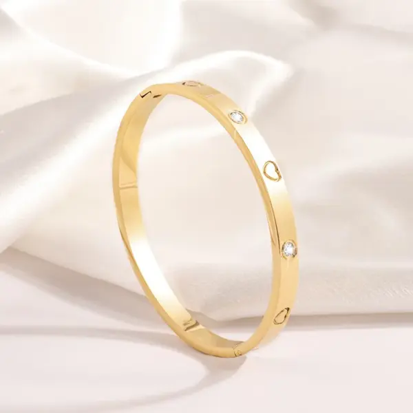 Wholesale PVD Coated Real Gold Plated 18K Gold Cross Heart Shape Flower 304 Stainless Steel Elegant Waterproof Non Tarnish 304 Stainless Steel Bangle