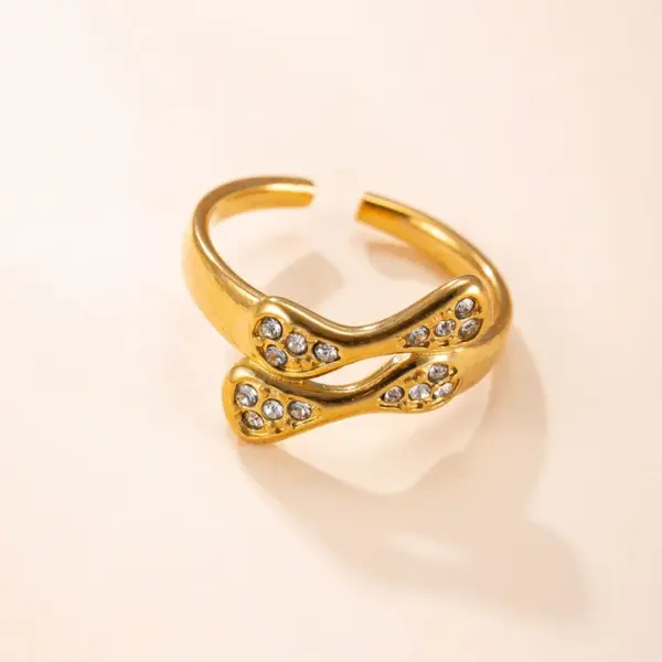 Wholesale Irregular Unisex Titanium Steel Ring For Everyday Wear Featuring Electroplated Gold Plating And Rhinestone Inlay
