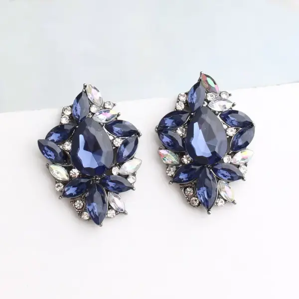 oly-cf3257af3aad4592e160dffe25bf4f96 Wholesale Asymmetrical Irregular Stud Earrings For Women With May Birthstone Emerald In Golden Plated Zinc Alloy And Acrylic Inlay