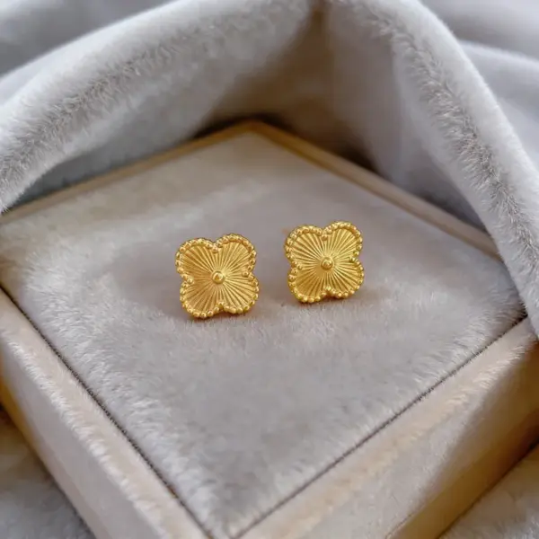 Wholesale Three-dimensional Flowers Stud Earrings For Women In Titanium Steel With UV Plating