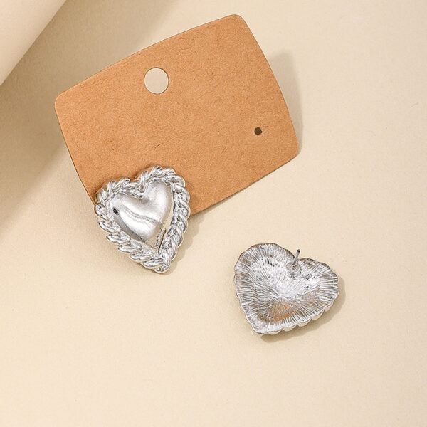 oly-cfb19f800298d744ace5de5d01cf23c8 Wholesale 1 Pair of French-Style Vintage Fashion Exaggerated Earrings, Metal Sweet and Cute Heart-Shaped Stud Earrings for Women