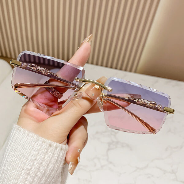 Wholesale trend cheetah sunglasses frameless square colored glasses men retro metal sunglasses women factory