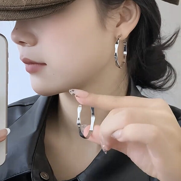 Wholesale silver Geometric Irregular Ear Ring Exaggerated Earrings Women's Fashion Cool S925 Silver Needle Ear Ring Niche Design