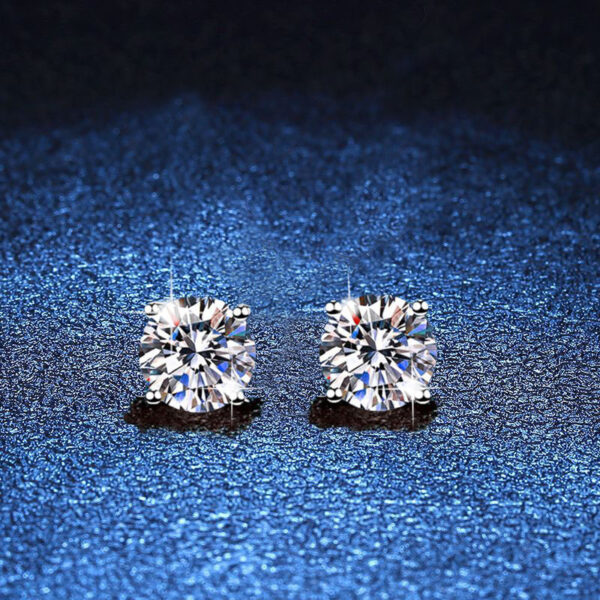 Wholesale Classic four-prong moissanite stud earrings