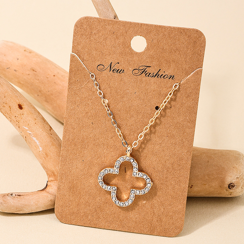 Wholesale European and American fashion women's clover necklace light luxury elegant simple Mori niche pendant jewelry