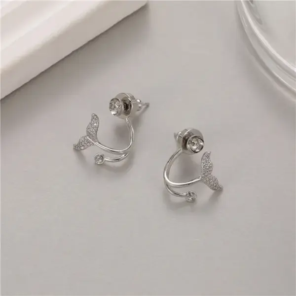 Wholesale Fish Tail Stud Earrings For Women With 925 Sterling Silver Posts, Copper Base Electroplated In 14K Real Gold And Freshwater Pearl Inlay