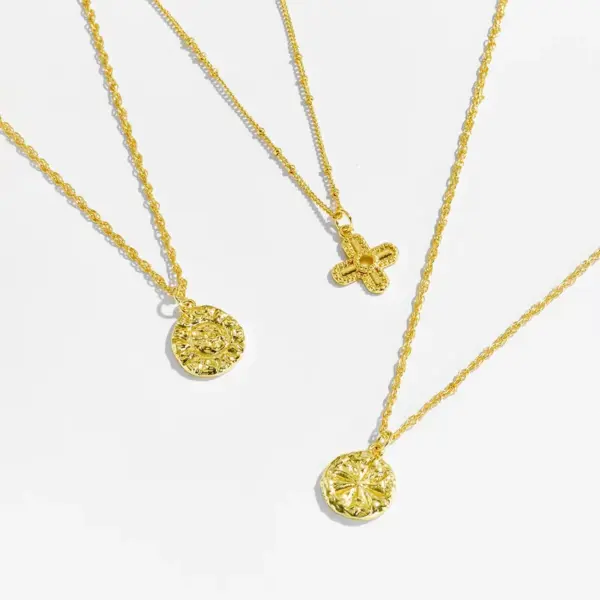 Wholesale Light Luxury Style 18K Gold Plated Zircon Texture Cross Pendant Necklace Retro Versatile Daily Classic Collarbone Chain