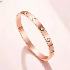 35-D-9 Rose Gold Four-Leaf Clover Diamond-Encrusted Bracelet