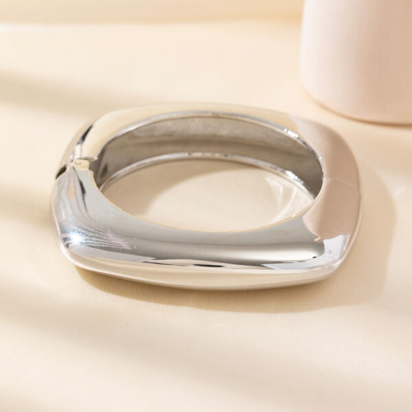 Wholesale exclusive ig square gold opening bracelet fashion smooth alloy vintage jewelry female Bangle
