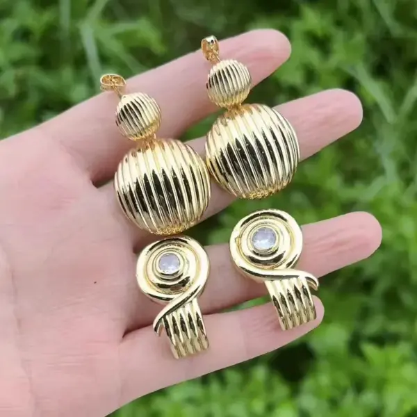 Wholesale 1 Pair/Package IG Style Modern Style C Shape Geometric Round Polishing Inlay Copper Zircon 18K Gold Plated Drop Earrings Ear Cuffs Ear Studs