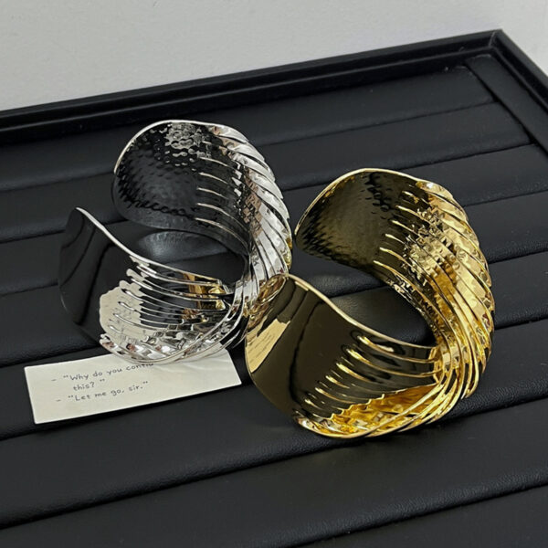 Wholesale metal cross surround irregular opening bracelet retro high sense twist bracelet fashion arm ring