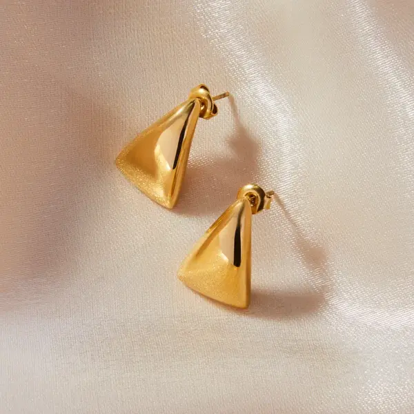 Wholesale 304 Stainless Steel Triangle PVD Coated 18K Real Gold Plated Real Gold Plated 18K Gold Elegant Simple Style Waterproof Non Tarnish Ear Studs