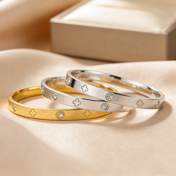 oly-d4d9c290e378a0ca67faae4c73df788c Wholesale Stainless steel electroplated four-leaf clover gold non-fading jewelry titanium steel bracelet