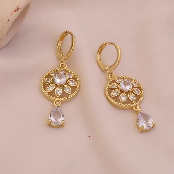 Wholesale Retro Hollow Waterdrop Earrings Luxury Sensation New Model Jewelry Gold Plated Copper Post For Women Romantic Polished Finish