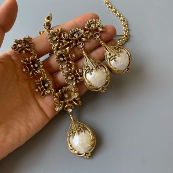 oly-d5755bc8760f62b78243fdb884f93b87 Wholesale Vintage-style necklaces and earrings, retro court-style earrings