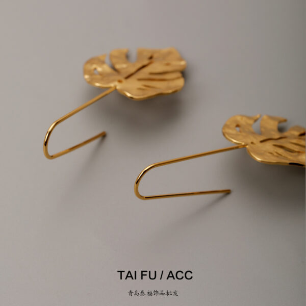 Wholesale Elegant cold style earrings ins Internet celebrity fashion design long leaf earrings French style retro earrings