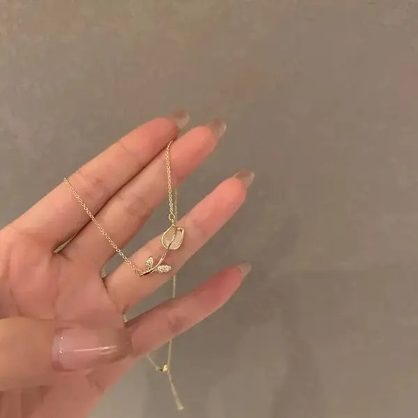 Wholesale Flowers Necklace With Copper Pendant Featuring Cat's Eye Stone Inlay, Electroplated Brass, Designed For Couples