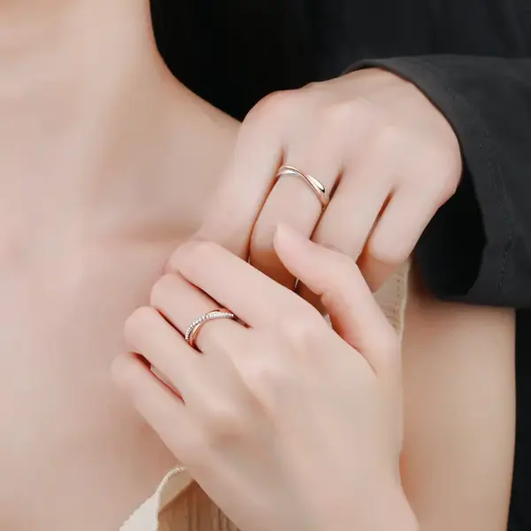 Wholesale 925 Sterling Silver Colorful Gold Mobius Couple Rings For Women Unique Design Cross Open Rings Luxurious Geometric Pattern Rings