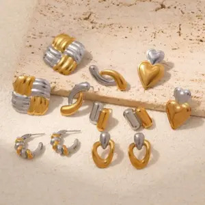 Wholesale Retro Heart Shape Stud Earrings For Women In Durable 304 Stainless Steel
