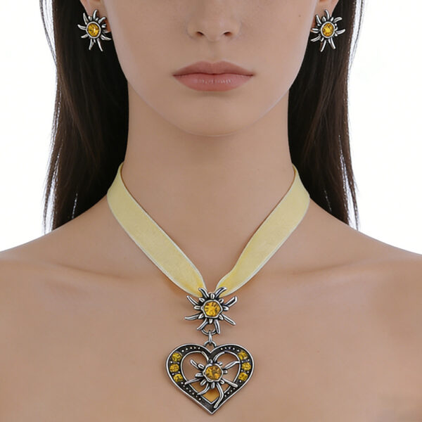 Wholesale Electroplated alloy heart-shaped diamond necklace, beer festival edelweiss pendant jewelry