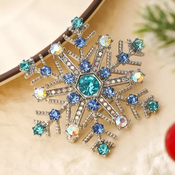 Wholesale Graceful Christmas Gift Snowflake Brooch Fashion Lapel Pin European And American Trend Swan Flag Suit Lapel Flower Accessory