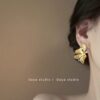 oly-d71870ba64dc2804b6a95dac99590563 Wholesale Immersive Night Super Fairy French Retro Color Zircon Metal Flower Earrings Light Luxury High-end Niche Temperament