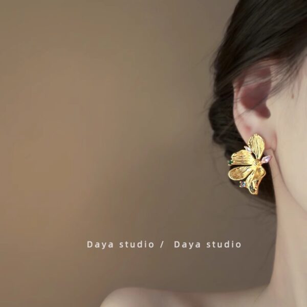 oly-d71870ba64dc2804b6a95dac99590563 Wholesale Immersive Night Super Fairy French Retro Color Zircon Metal Flower Earrings Light Luxury High-end Niche Temperament
