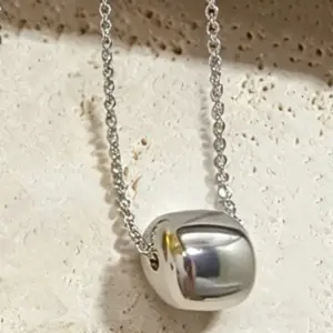 Round / Silver