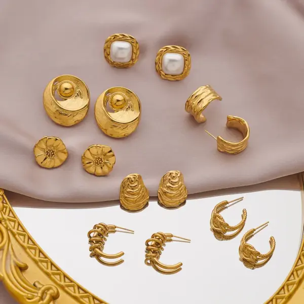 Wholesale PVD Coated 18K Gold Plated C Shape 304 Stainless Steel Classic Style Roman Style British Style Waterproof Non Tarnish Ear Studs