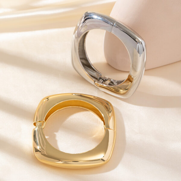 Wholesale exclusive ig square gold opening bracelet fashion smooth alloy vintage jewelry female Bangle