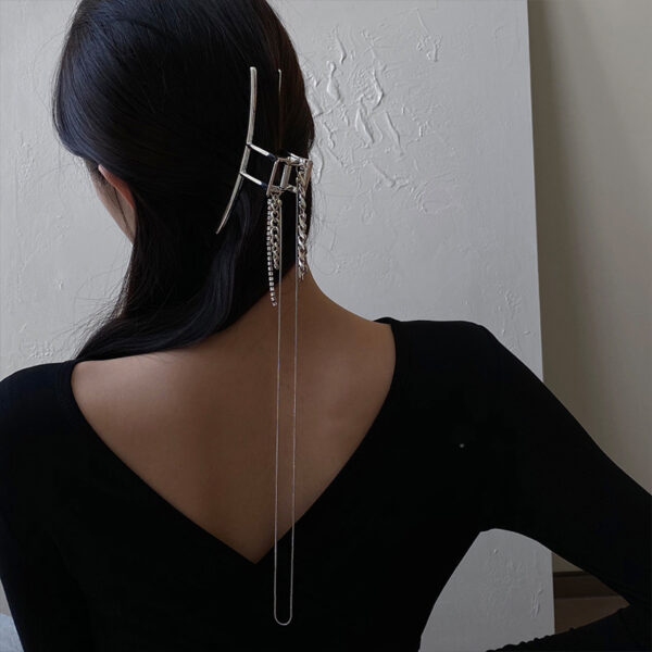 Wholesale Niche personalized hairpin exaggerated headwear women's large shark clip back head clip tassel chain hair accessories