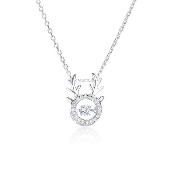 Wholesale Fashionable Light Luxury Titanium Steel Necklace for Women Versatile High-End Niche Pendant Sweet Temperament Clavicle Chain Non-Fading Accessory