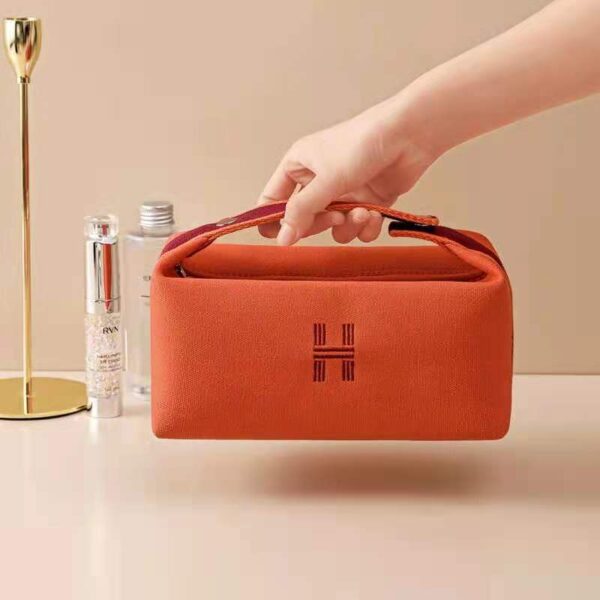 oly-d87db75908c326f3fa4e52e843abf776 Wholesale canvas cosmetic bag Advanced Liner wash makeup storage bag travel makeup storage bag