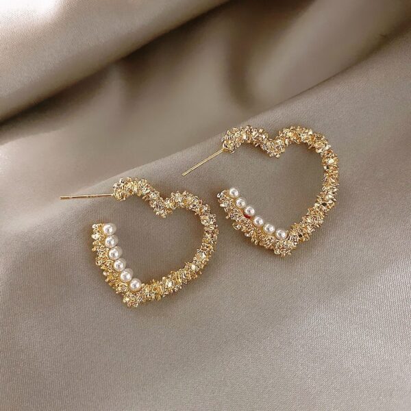 Wholesale 925 Spring and Summer Design Sense Simple Fashion Texture Metal Peach Heart Love Pearl Earrings
