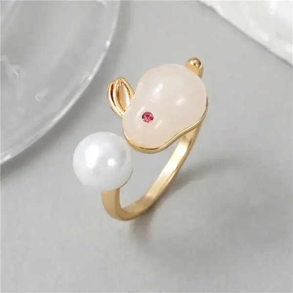 Wholesale Women’s Rabbit Ring In Electroplated Copper With Imitation Pearl Inlay, Simple Style