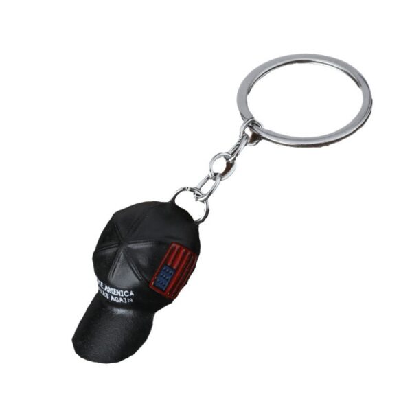 Wholesale Red Hat Men's Hip Hop Keychain Fashion Players Play Cool Metal Keychain Accessories Gifts