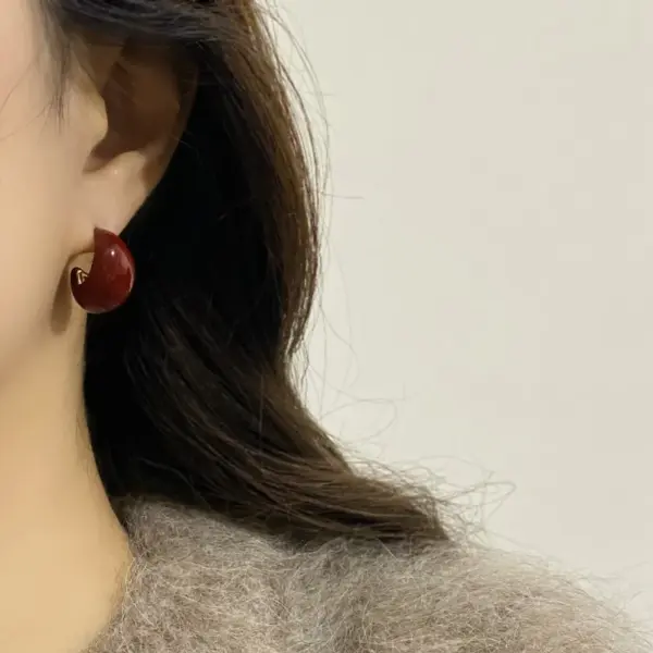 Wholesale Retro Moon C Shape Stud Earrings For Women, Made Of Copper, Available In White