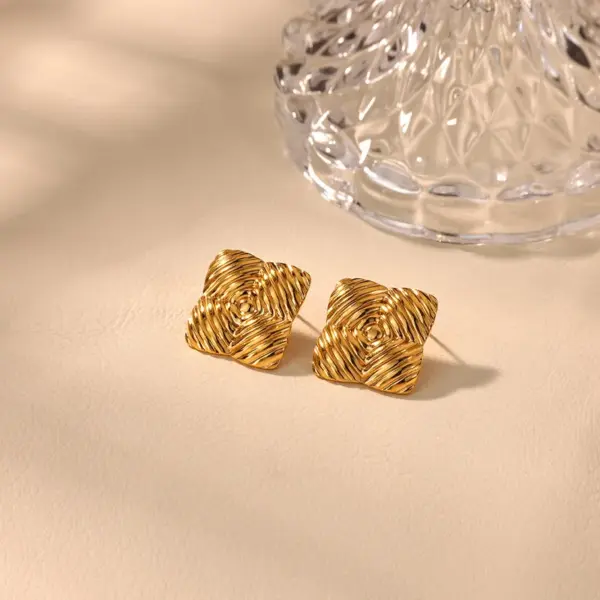 Wholesale Lucky Heart Stud Earrings For Women, Waterproof Non Tarnish 304 Stainless Steel With 18K Real Gold PVD Coated Plating 0.03µm-0.05µm