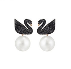 Black swan pearl earrings